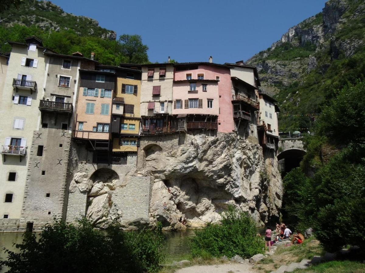 Logez Au Coeur Du Parc Du Vercors Saint-Laurent-en-Royans Exterior foto